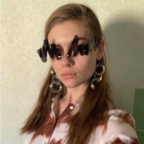 New Arrival Net Red Funny Wave Ocean Style Sunglasses For Women Fashion Letter M Sun Glasses Personality Cutting Eyeglasses