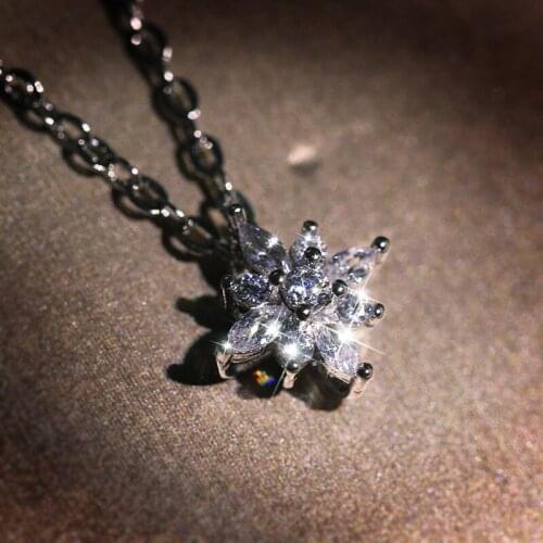 Exquisite Ladies 925 Sterling Silver Necklace AAAA Zircon Holy Beautiful Snowflake Pendant Necklace Ladies Jewelry Sweater Chain