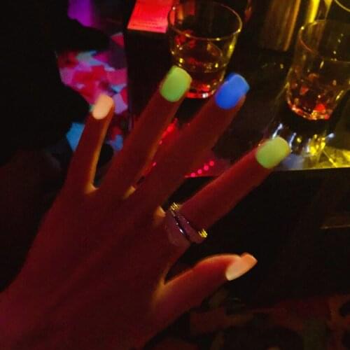 High Quality 24pcs/box New Shiny Luminous Solid Color Short Fake Nails DIY Nail Art Nail Salon Professional Tools