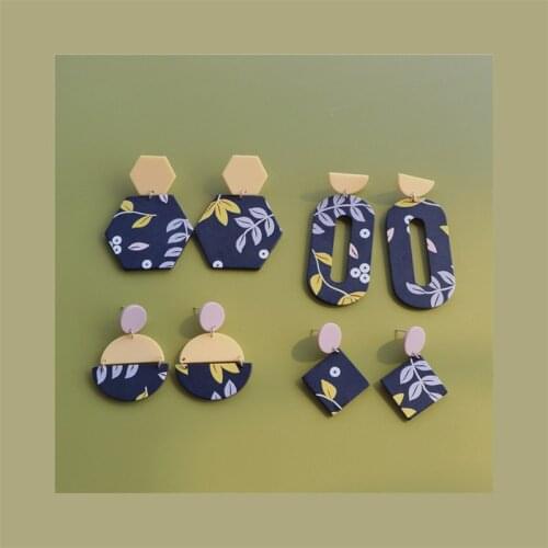 AOMU 2021 New Acrylic Black Bohemia Plant Printed Geometric Irregular Round Graffiti Painting Dangle Earrings for Women Jewelry