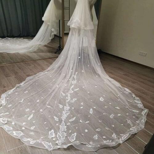 Stunning Two-layer Luxury Lace Wedding Veil With Flowers Long Bridal Veils With Comb Two Colors Available