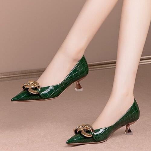 Ol Office Lady Shoe Women Boat Shoes Metal High Heels Black Sexy Heels Chain Basic Pumps Pointed Toe Dress Shoe Embossing 9306L