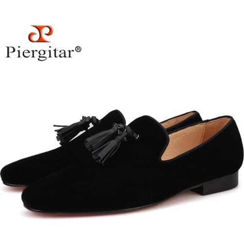 Piergitar handmade men velvet shoes with new leather tassel fashion Britain style men smoking slippers banquet mens loafers