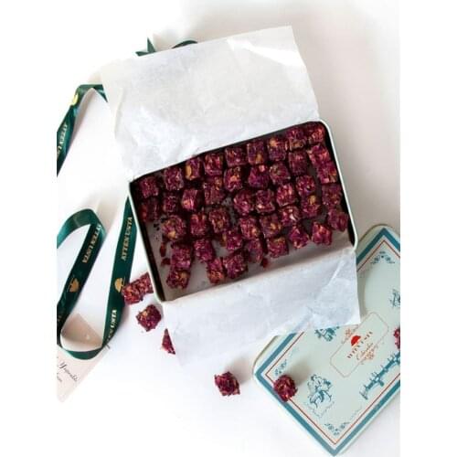 Traditional turkish delight. Sweet delights packed in 1000 gr. Delicious and high quality product with rose leaf flavor