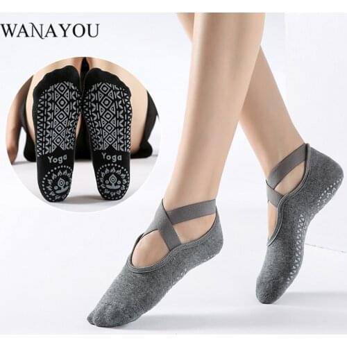 WANAYOU Women Non-slip Dispensing Yoga Socks,Professional Cross-belt Terry Halter Dance Socks,Indoor Sports Fitness Floor Socks