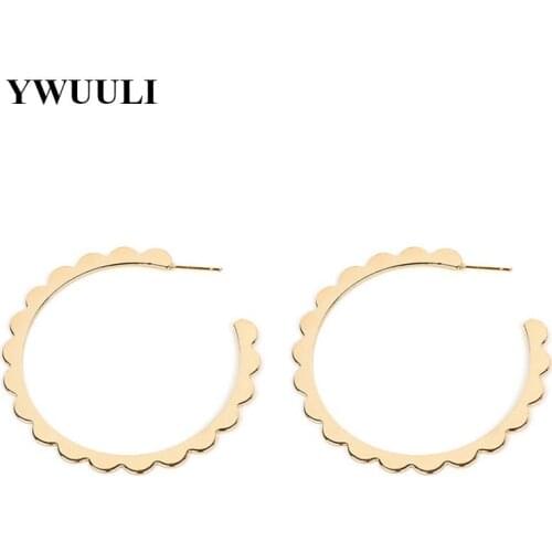 Simple Trendy Wave Shape Hollow Round Circle Hoop Earrings for Women Ladies Geometric Earrings Pendientes Fashion Jewelry RY306