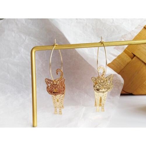 Wholesale Animal Funny Cat Earrings Hollow Simple Retro Golden Stereo Non-Mainstream Ear Stud Female Wholesale