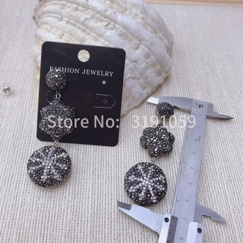 Simple and simple style long earrings with geometric shape and round shape