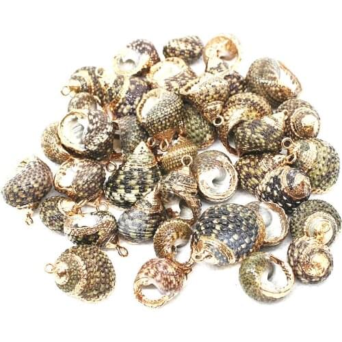 Christmas Charms Natural Shell Pendant Charms Mixed Color 2019 New Fashion Conch Shape Size 15x25mm Whosale Price Sold By Bag