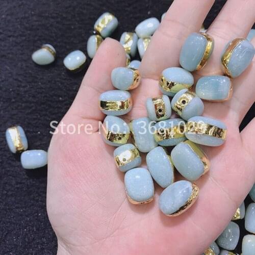 The atmosphere is simple, the sky is blue, and the sky is female Oval