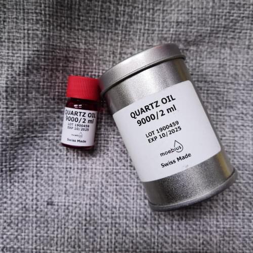 Application of Moebius oil 9000 / 2 quartz watch