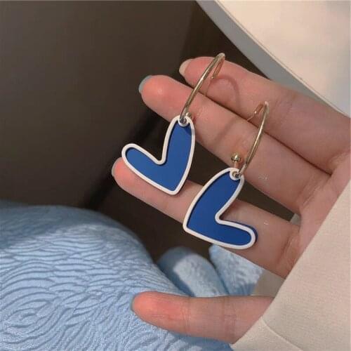 U-Magical Wonderful Blue White Love Heart Contrast Color Hoop Earring for Women Exquisite Metallic C Shape Earring Jewellery