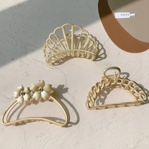 2021 New Korean Style Girl Trendy Hair Claw Flowers Hollow Out Solid Color Simple Shark Clip for Ladies Fashion Hair Accessories