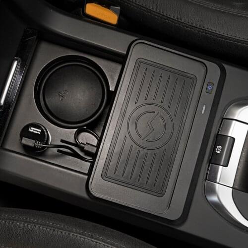 For Land Rover Discovery Sport 2015-2020 10W Phone Wireless Charger Car Central Console Storage Box Charging Plate Panel