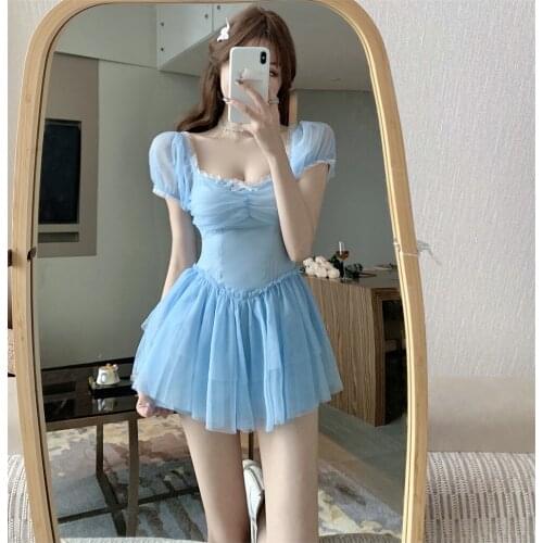 In the summer of 2021, the new waist is slim, French sweet mesh puffy short skirt, princess style first love dress, female