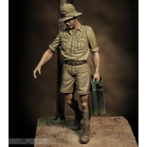 1/35 Resin Model figure GK Soldier ITALIAN SOLDIER WITH JERRY CAN Military theme of WWII Unassembled and unpainted kit