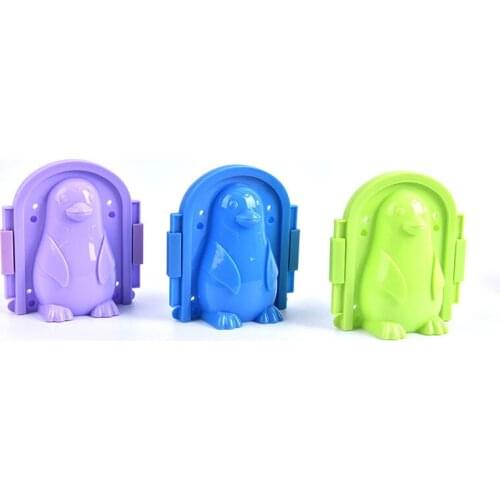 Winter Plastic Snowball Maker Clip Kids Outdoor Sand Snow Ball Mold Toys Fight Penguin Clip Toy For Children