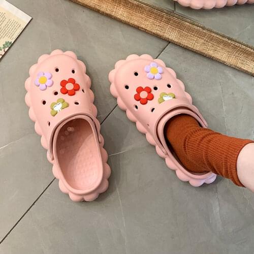 Cartoon Cute Garden Sandals Women Summer Slippers Casual White Slip on Garden Loafers Women Hole Sandals zuecos de verano mujer