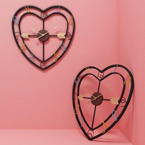 Large Vintage Metal Wall Clock Black Iron Heart-shaped Art Hollow Metal Wall Clock Nordic Numerals Clock Home Decoration