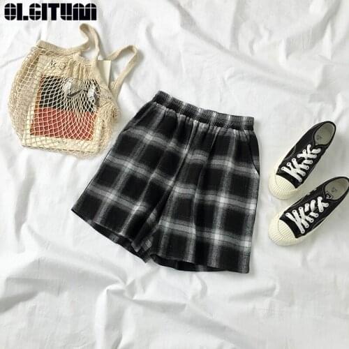 Summer 2020 New Womens shorts Korean Version Wild Harajuku Style Plaid Elastic Waist Loose Casual Wide Leg Shorts Tide PT381
