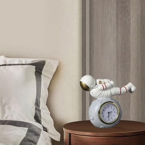 Astronaut Statue Alarm Clock Creative Desk Table Clock Home Decor Resin Modern Sculpture Analog Clock Bedroom Bedside Decoration