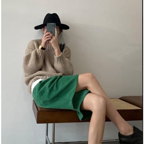 Womens 2020 autumn and winter new slim high waist knee length straight corduroy wide-leg shorts with pockets