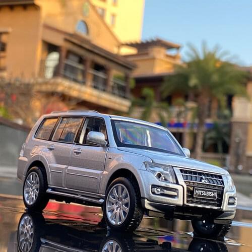 1:32 Mitsubishi PAJERO Alloy Car Model Diecast Metal Toy Simulation Off-road Vehicles Model Collection Sound Light Kids Toy Gift