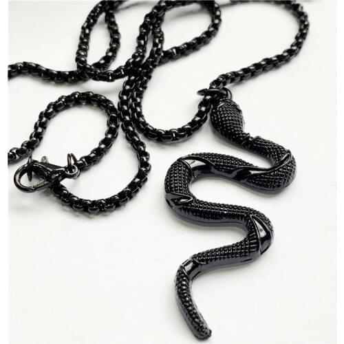 New Fashion Gothic Witch Serpent Snake Charmer Necklace, Black Snake Pendant, Snake Charm Party Accessories Minimalist Jewelry