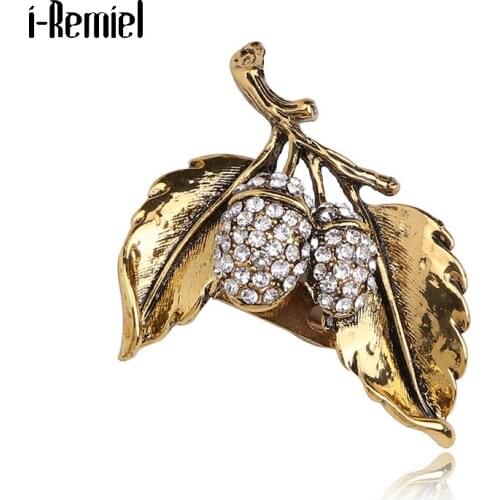 Simple Hollow Cherry Brooches Pins Vintage Gold Metal Brooch Crystal Rhinestone Coat Pin Shawl Buckle Gifts for Friends Jewelry