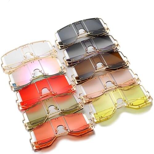 Punk New Square Sunglasses Oversized Mirror Women Shades Glasses Luxury Metal Rivet Unique Female Protection Eyewear UV400 Gift