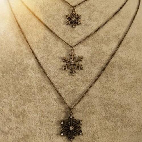 1 piece Christmas snowflake pendant inlaid rhinestone snow sweater chain classic ladies jewelry gift alloy material new product
