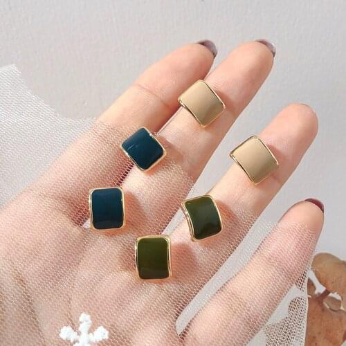 Simple and small earrings Korean temperament retro Hong Kong style French earrings 2020 new tide net red earrings