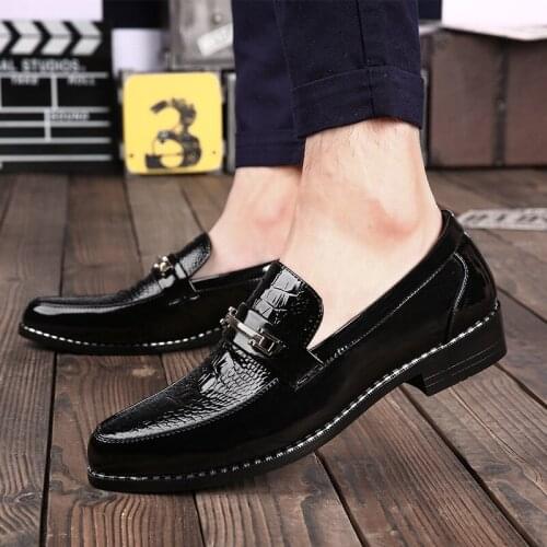 Mens Shoes New for 2021 High Quality Men Leather Fashion Shoes Male Vinage Classic outdoor men Loafers Shoes Soulier Homme