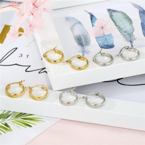 1Pair Simple Elegant Carving Stripes Hoop Earrings For Women Europe Trendy Gold Color Round Circle Earrings Ear Buckle Jewelry