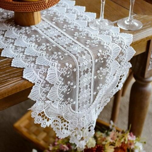 European Style Lace Embroidery White Wild Table Runner Cushion Romantic Candlelight Dinner Christmas Wedding Party Decoration