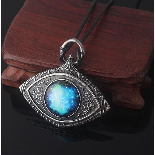 MIDY Game Bloodborne Cosmic Eye Necklaces Crow Hunter Wheel Hunter Badge Pendant Necklace Men Women Fans Cosplay Jewelry Gift