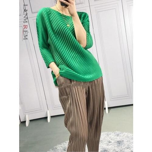 LANMREM Pleated T-shirt For Women 2021 Summer Autumm Irregular Three Quarter Sleeves T-shirt Casual Solid Color Top 2T1081