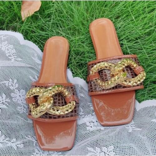New Large Size Womens Slippers Retro Metal Buttons with Square Head Flat Sandals Chain Summer Slippers Women Shoes Factory