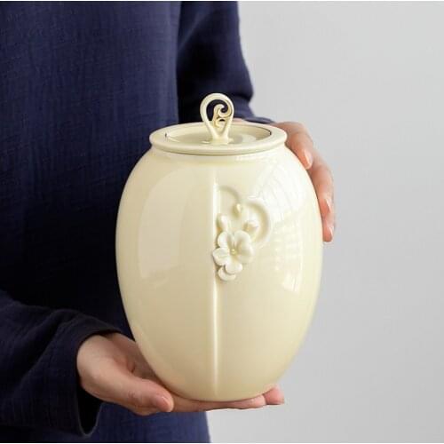 Chinese Tea Can Ceramic Sealed Pot Embossed Flowers Tea Can Kitchen Snack Storage Tank Home Decorative Ornaments