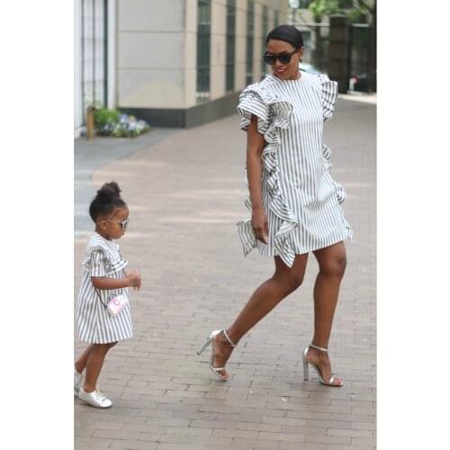 2021 Striped Family Matching Clothes Mother Daughter Dresses Women Girl Casual Long Sleeve Flower Dress Mom Kids Party Clothes