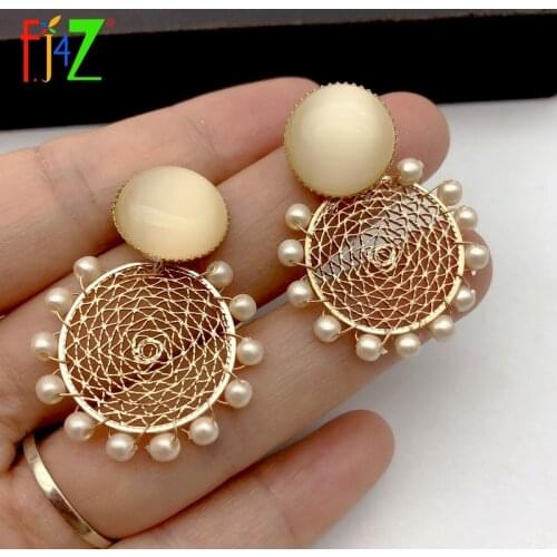 F.J4Z New Women Earrings Romatic Hollow Circle Simulated Pearl Statement Earrings Cat Eye Anti-allergy Pin Earrings dropship
