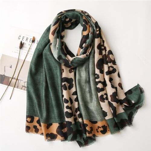 2021 fashion print summer ladies cotton scarf leopard print headscarf shawl and shawl women wrinkle Echarpe designer headscarf