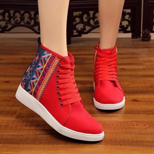New Spring Womens Flower Embroidered Flat Platform Shoes Chinese Ladies Casual Comfort Denim Fabric Sneakers Shoes