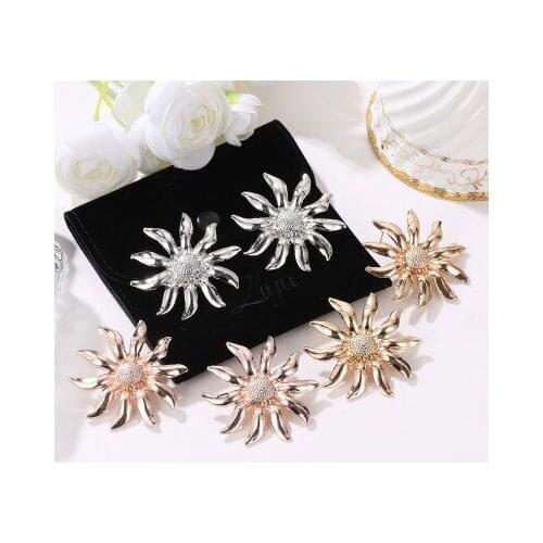 Luxury fashion Sunflower earrings Fresh Charming Lovely Cute Simplicity Style Daisy Flower Trendy Ear Studs accessories