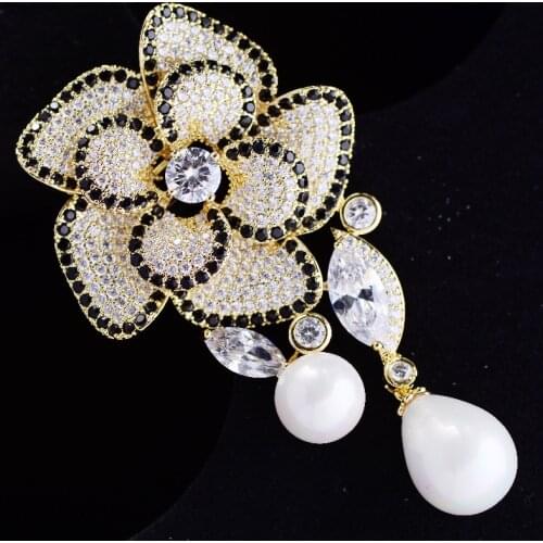 Elegant Drop Pearl Zircon Camellia Brooches for Women Winter Coat Corsage Creative Flower Brooch Pin Wedding Jewelry Luxe Broche