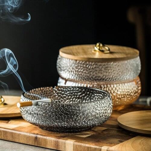 Japanese high-end ashtray with wooden lid multi-function large crystal ashtray glass living room home decoration male gift