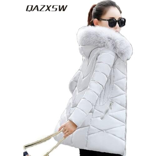QAZXSW 2019 New Winter Cotton Coat Women Hooded Jackets Fur Collar Slim Parkas For Girl Thick Padded Casual Outwear Jacket HB341