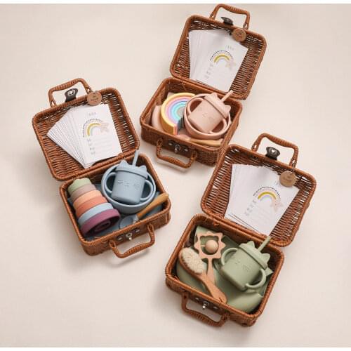 Silicone Baby Feeding Set Baby Rattle Bath Brush Newborn Tableware Bibs Cup Spoon Lid Baby Feeding Product Tableware Gift Set