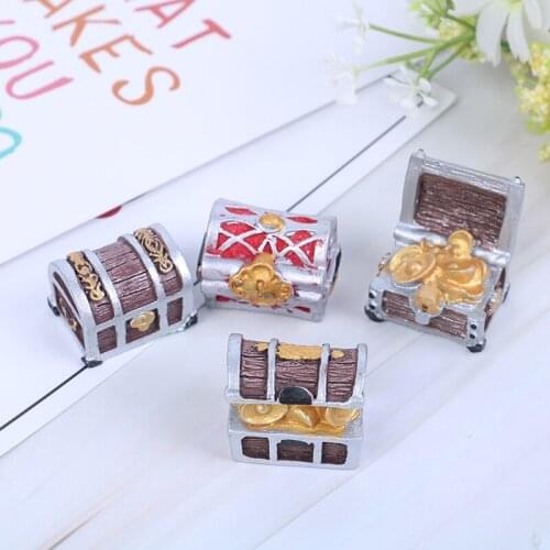 1 Piece Treasure Chest Box Adventure Gaming Bag Sea Pirate Model Small Statue Little Figurine Crafts Ornament Miniatures