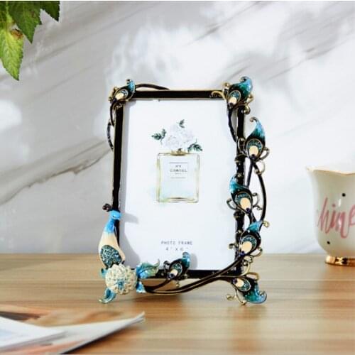 European Classical Metal Photo Frame Creative Craft Gift Home Living Room Decoration Photo Studio Set Peacock Photo Frame